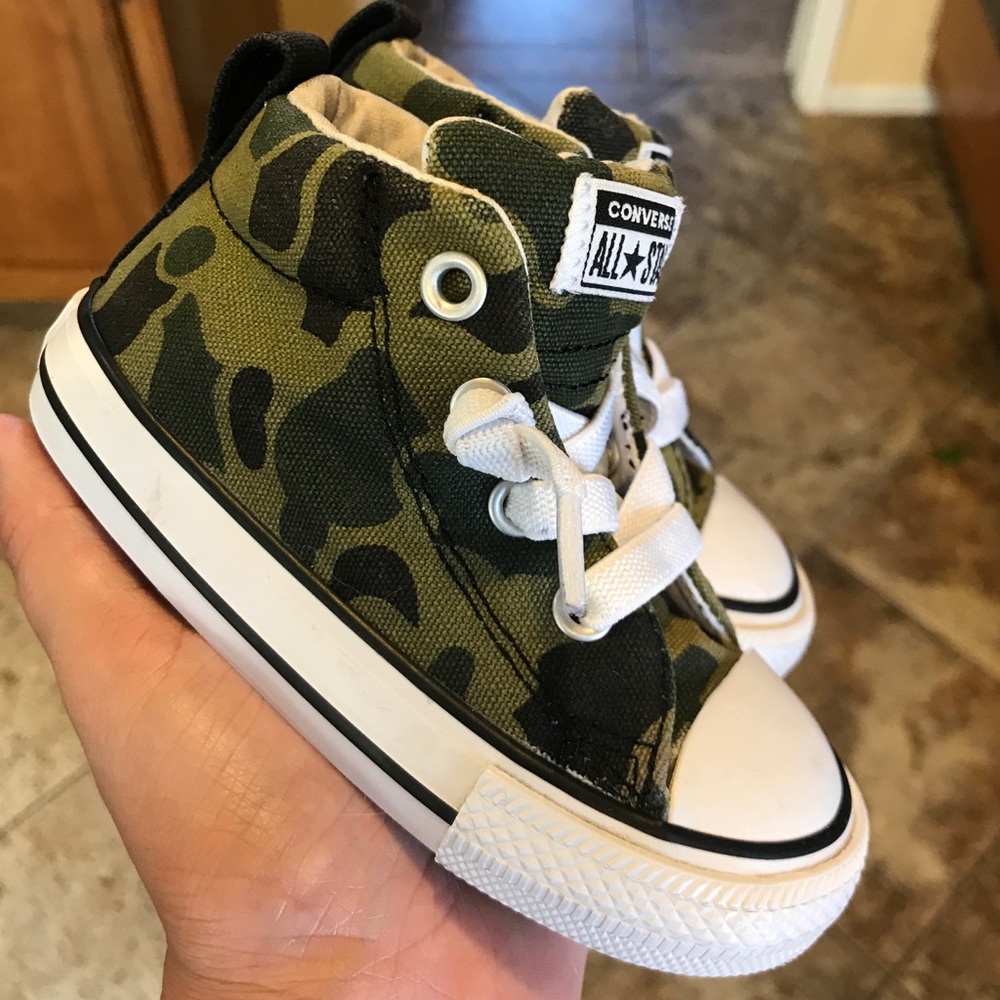 No Tie Camo Converse